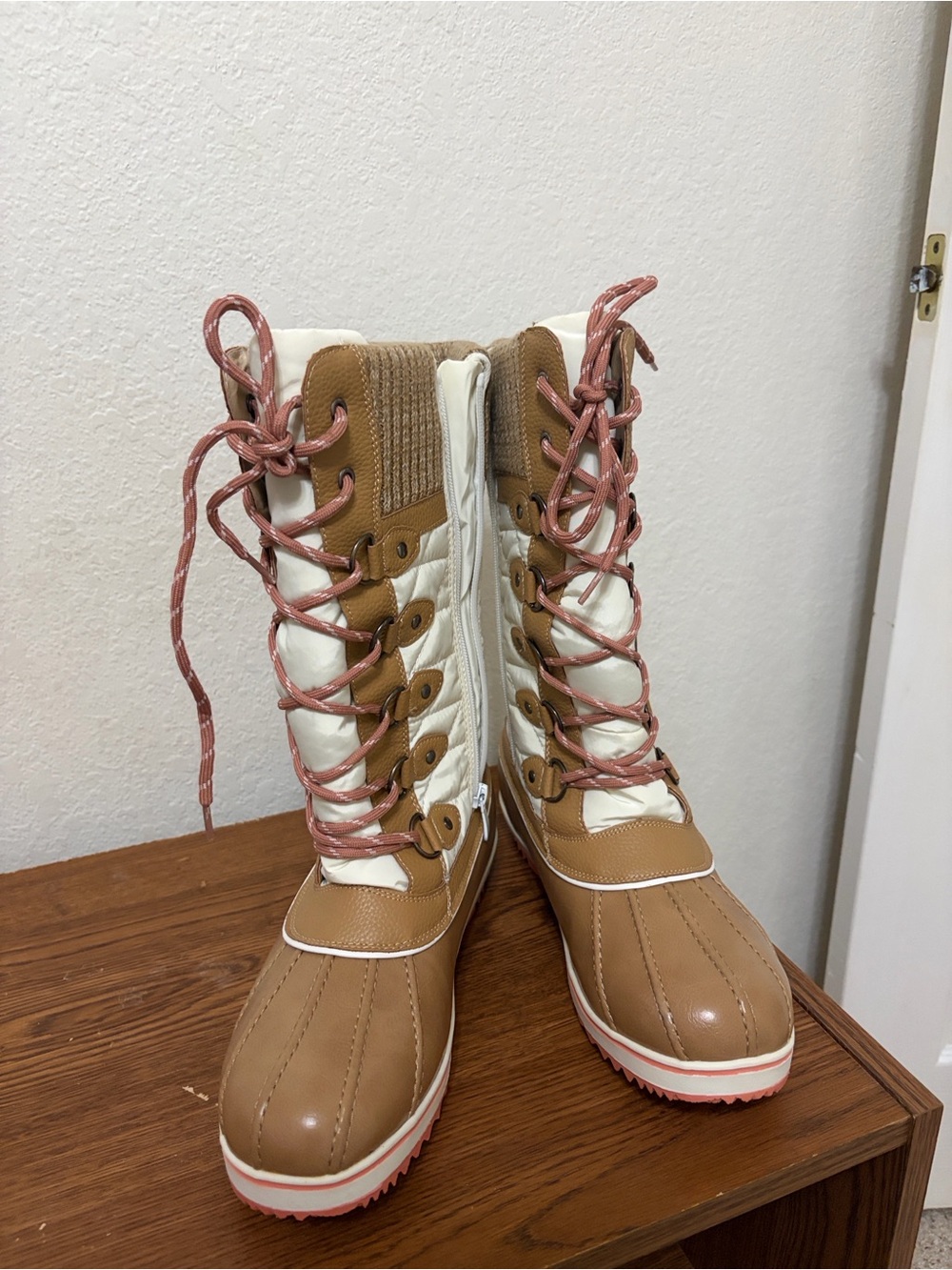 Dream Pairs Women’s Tan and White Lace-Up Winter Boots